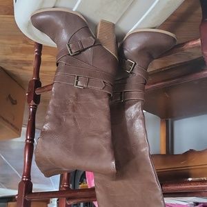 Tall brown boots size 6